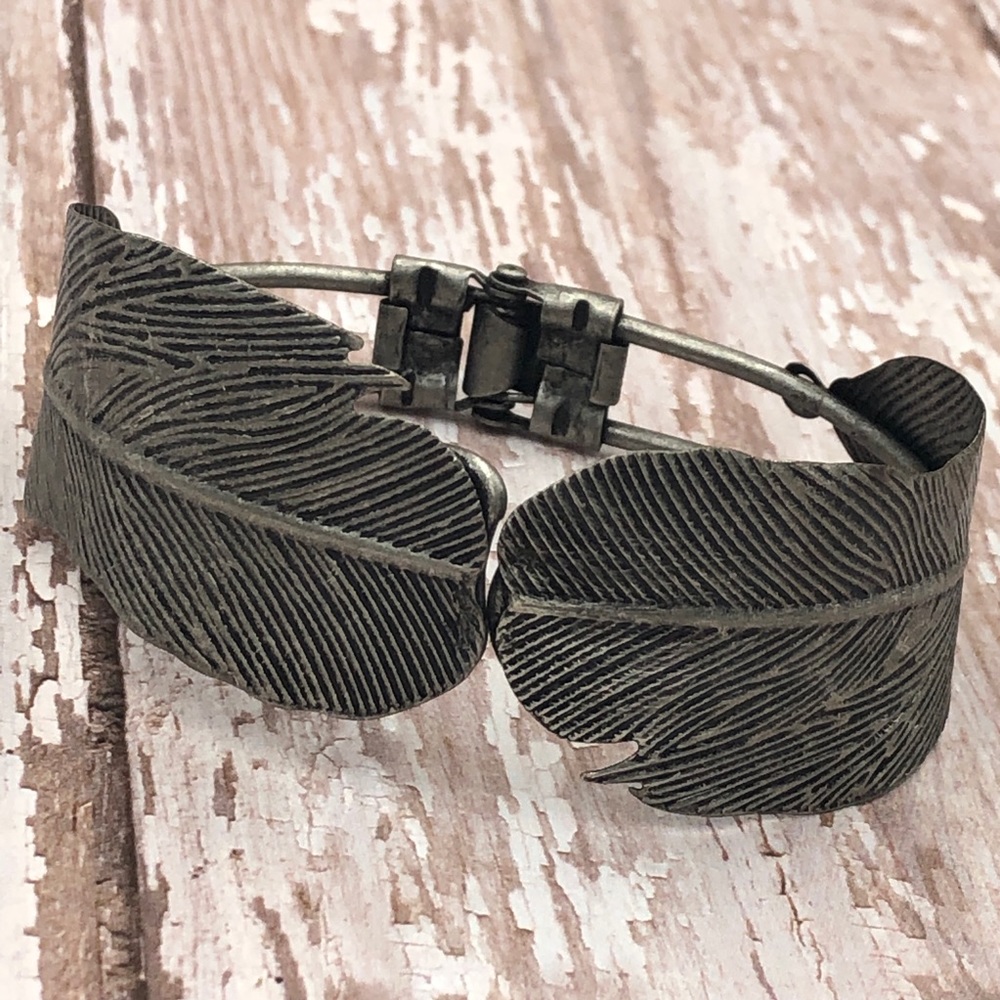 🍀 Rustic Silver Leaves Hinged Bracelet